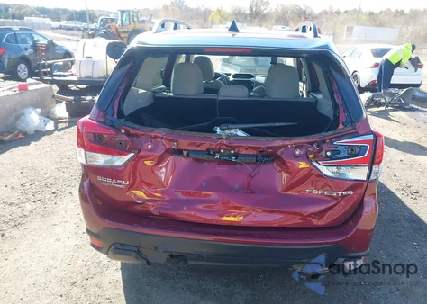 2024 Subaru Forester Premium z USA, uszkodzony, nr VIN JF2SKADC8RH433143